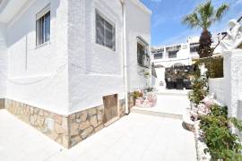 WONDERFUL DETACHED 4 BEDROOM VILLA IN IDEAL LOCATION