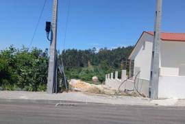 Terreno com projeto aprovado para moradia T3, em Cortes, Leiria. Terreno com projeto aprovado para moradia T3, em Cortes, Leiria.