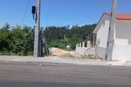 Terreno com projeto aprovado para moradia T3, em Cortes, Leiria. Terreno com projeto aprovado para moradia T3, em Cortes, Leiria.