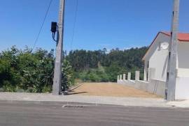 Terreno com projeto aprovado para moradia T3, em Cortes, Leiria.