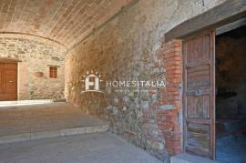 Terraced house to renovate with cellars Terraced house to renovate with cellars