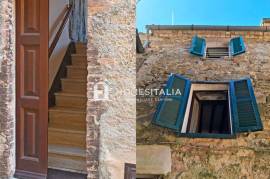Terraced house to renovate with cellars Terraced house to renovate with cellars