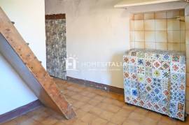 Terraced house to renovate with cellars Terraced house to renovate with cellars