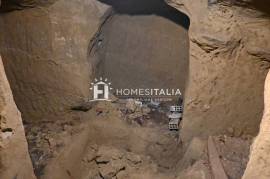 Terraced house to renovate with cellars Terraced house to renovate with cellars