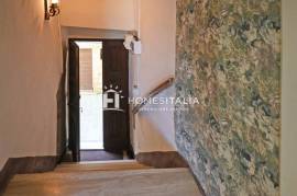 Terraced house to renovate with cellars Terraced house to renovate with cellars