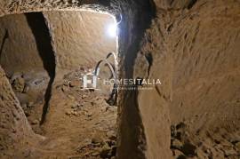 Terraced house to renovate with cellars Terraced house to renovate with cellars