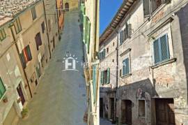 Apartment to renovate in historic centre