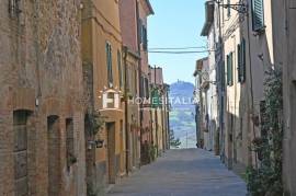 Apartment to renovate in historic centre