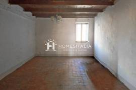 Apartment to renovate in historic centre