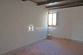 Apartment to renovate in historic centre