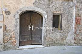 Apartment to renovate in historic centre