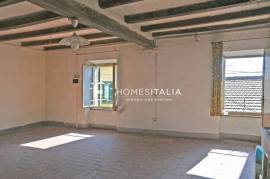 Apartment to renovate in historic centre