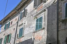 Apartment to renovate in historic centre