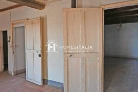 Apartment to renovate in historic centre