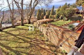 Terraced house in historic centre with lovely views