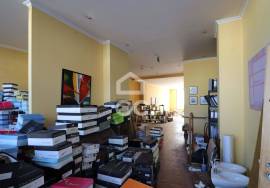 Shop for Commerce or Services with parking space, in Areosa Shop for Commerce or Services with parking space, in Areosa