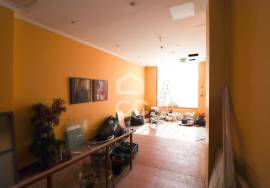 Shop for Commerce or Services with parking space, in Areosa Shop for Commerce or Services with parking space, in Areosa