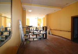 Shop for Commerce or Services with parking space, in Areosa Shop for Commerce or Services with parking space, in Areosa