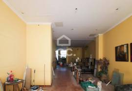 Shop for Commerce or Services with parking space, in Areosa Shop for Commerce or Services with parking space, in Areosa