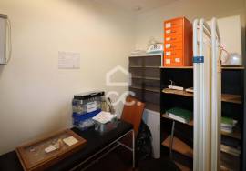Shop for Commerce or Services with parking space, in Areosa Shop for Commerce or Services with parking space, in Areosa
