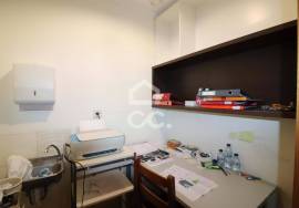 Shop for Commerce or Services with parking space, in Areosa Shop for Commerce or Services with parking space, in Areosa