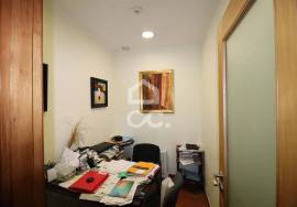 Shop for Commerce or Services with parking space, in Areosa Shop for Commerce or Services with parking space, in Areosa