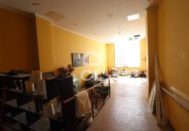 Shop for Commerce or Services with parking space, in Areosa Shop for Commerce or Services with parking space, in Areosa
