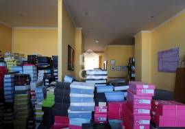 Shop for Commerce or Services with parking space, in Areosa Shop for Commerce or Services with parking space, in Areosa