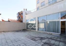 Shop for Commerce or Services with parking space, in Areosa