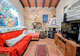 Authentic 1-Storey Algarvian Villa with Annex & Solar Power