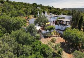 Authentic 1-Storey Algarvian Villa with Annex & Solar Power