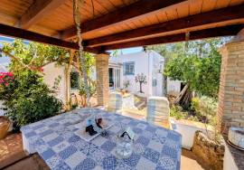 Authentic 1-Storey Algarvian Villa with Annex & Solar Power