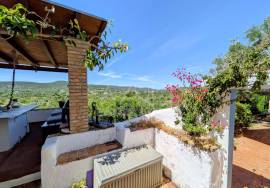 Authentic 1-Storey Algarvian Villa with Annex & Solar Power