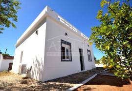 Renovated Two‑Bed. Villa with Annexes