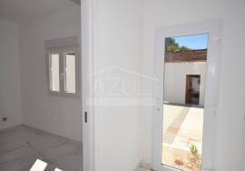 Renovated Two‑Bed. Villa with Annexes