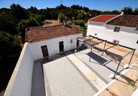 Renovated Two‑Bed. Villa with Annexes