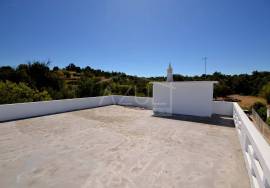Renovated Two‑Bed. Villa with Annexes