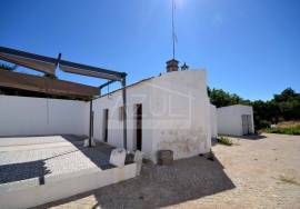 Renovated Two‑Bed. Villa with Annexes