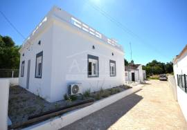 Renovated Two‑Bed. Villa with Annexes