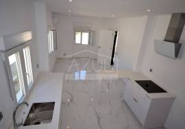 Renovated Two‑Bed. Villa with Annexes