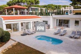 Walk to the Waves: Modern 3-Bedroom Bungalow Near the Beach Walk to the Waves: Modern 3-Bedroom Bungalow Near the Beach