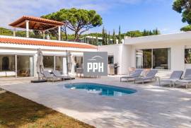 Walk to the Waves: Modern 3-Bedroom Bungalow Near the Beach Walk to the Waves: Modern 3-Bedroom Bungalow Near the Beach