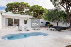Walk to the Waves: Modern 3-Bedroom Bungalow Near the Beach Walk to the Waves: Modern 3-Bedroom Bungalow Near the Beach