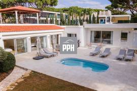 Walk to the Waves: Modern 3-Bedroom Bungalow Near the Beach Walk to the Waves: Modern 3-Bedroom Bungalow Near the Beach
