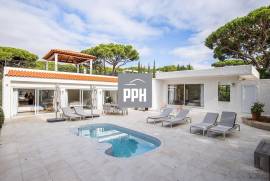 Walk to the Waves: Modern 3-Bedroom Bungalow Near the Beach Walk to the Waves: Modern 3-Bedroom Bungalow Near the Beach