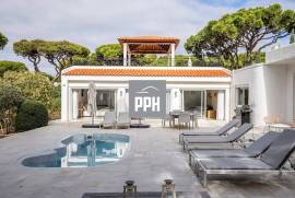Walk to the Waves: Modern 3-Bedroom Bungalow Near the Beach Walk to the Waves: Modern 3-Bedroom Bungalow Near the Beach