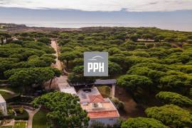 Walk to the Waves: Modern 3-Bedroom Bungalow Near the Beach Walk to the Waves: Modern 3-Bedroom Bungalow Near the Beach