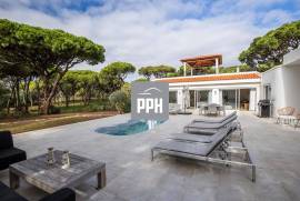 Walk to the Waves: Modern 3-Bedroom Bungalow Near the Beach Walk to the Waves: Modern 3-Bedroom Bungalow Near the Beach