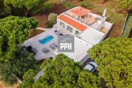 Walk to the Waves: Modern 3-Bedroom Bungalow Near the Beach Walk to the Waves: Modern 3-Bedroom Bungalow Near the Beach
