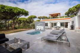Walk to the Waves: Modern 3-Bedroom Bungalow Near the Beach Walk to the Waves: Modern 3-Bedroom Bungalow Near the Beach